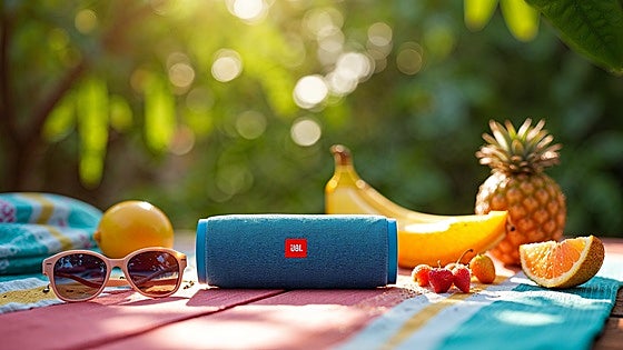 El altavoz portátil JBL Charge 5 lo tiene todo: batería potente, resistencia al agua y sonido de calidad