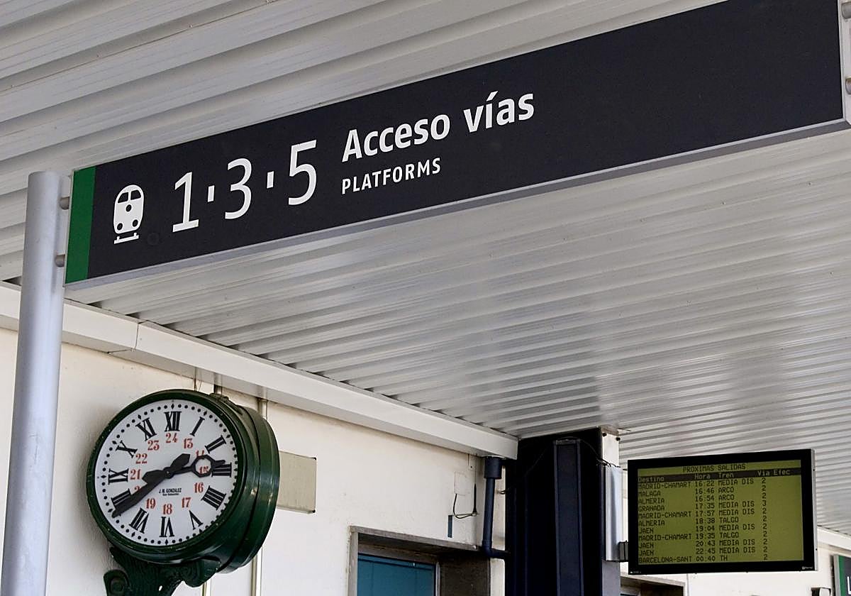Imagen de archivo. Estación de tren de Almuradiel-Viso del Marqués.