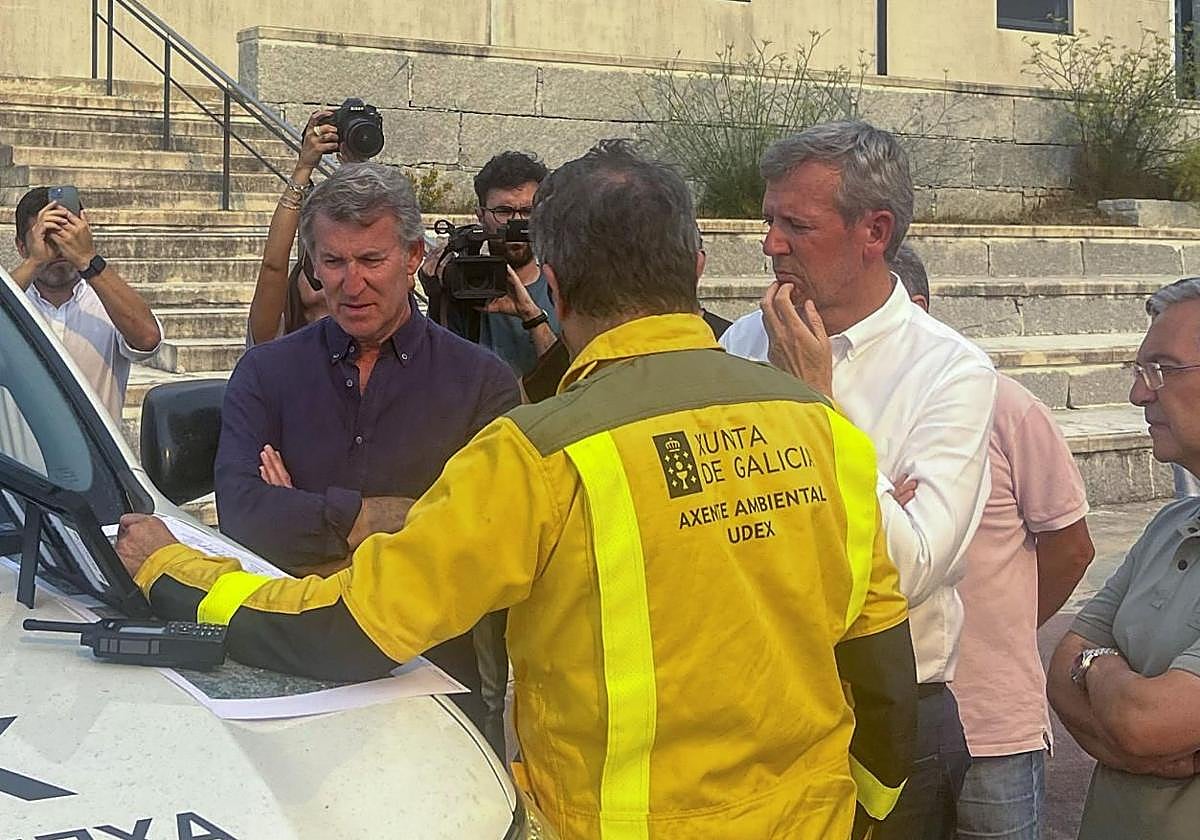 El presidente del PP, Alberto Núñez Feijóo, visita esta tarde el puesto de control de mando avanzado de extinción de incendios de Chandrexa de Queixa (Ourense) junto al presidente de la Xunta de Galicia, Alfonso Rueda.