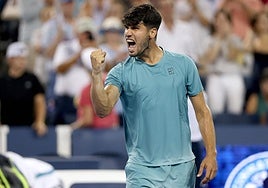 Alcaraz celebra su pase a cuartos de final de Cincinnati.