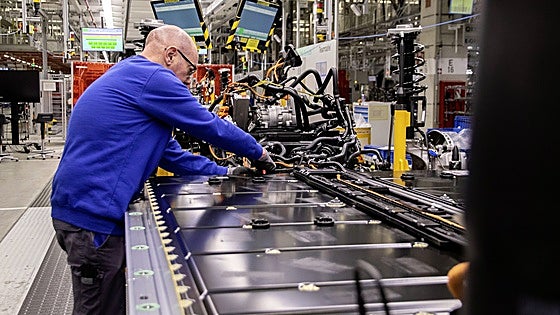 Volkswagen desafía los aranceles de Trump y sigue adelante con su gigafactoría canadiense