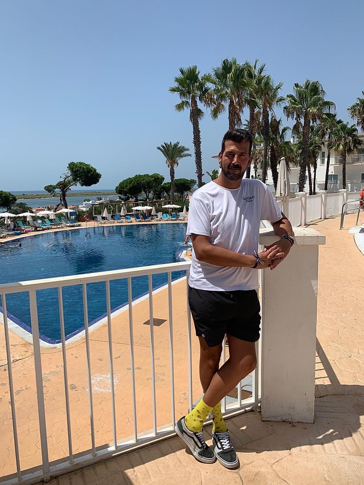 Carlos Vega lleva como animador de hotel un total de 17 años.