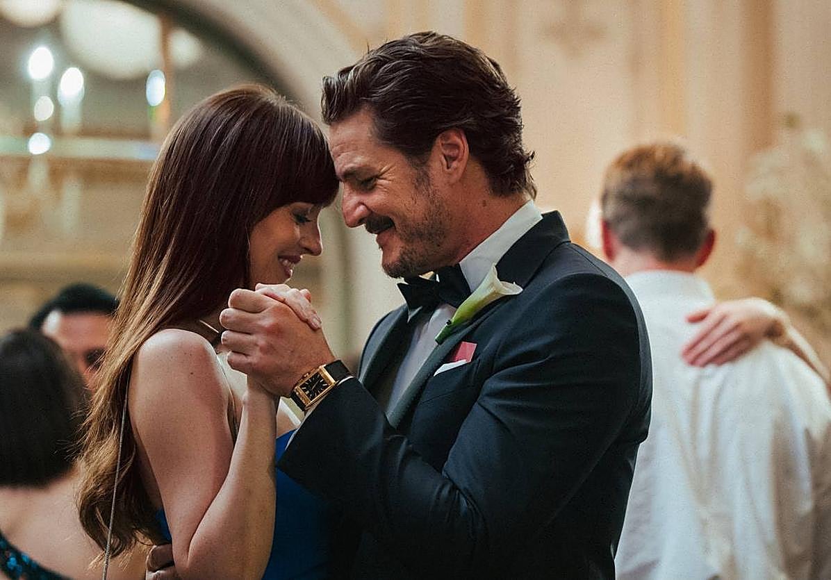 Dakota Johnson y Pedro Pascal en 'Materialistas'.