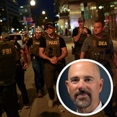 Agentes de la DEA patrullan Washington junto a efectivos del FBI y de la Policía municipal. A la derecha, Terry Cole.