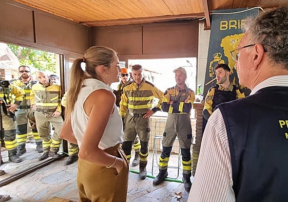 La vicepresidenta y ministra para la Transición Ecológica, Sara Aagesen, esta mañana en la base de Pinofranqueado (Las Hurdes, Cáceres)