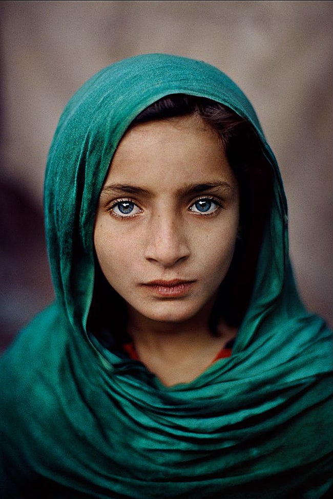 Niña fotografiada en Peshawar, en 2002 con una Leica. Pakistan,