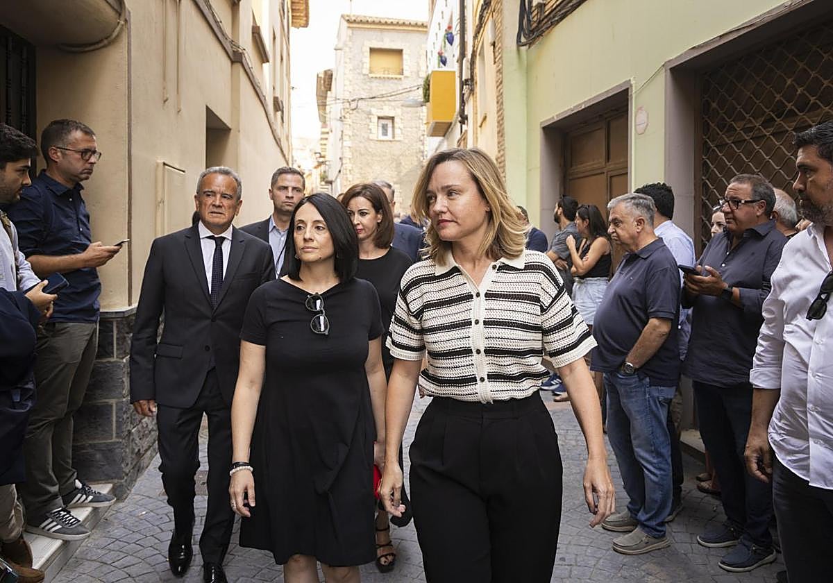 La ministra de Educación, Pilar Alegría, a su llegada al tanatorio del expresidente de Aragón Javier Lambán