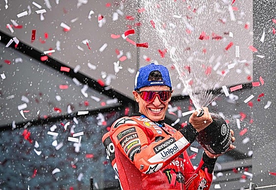 Marc Márquez celebra su victoria en Austria