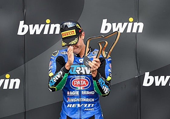 Diogo Moreira celebra su victoria en Austria.