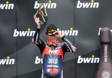 Ángel Piqueras gana en Moto3 y sigue soñando con el título