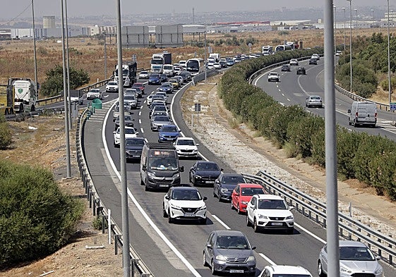 Un atasco a la salida de Sevilla.