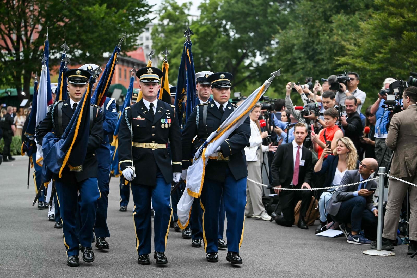El encuentro entre Zelenski, Trump y líderes europeos en imágenes