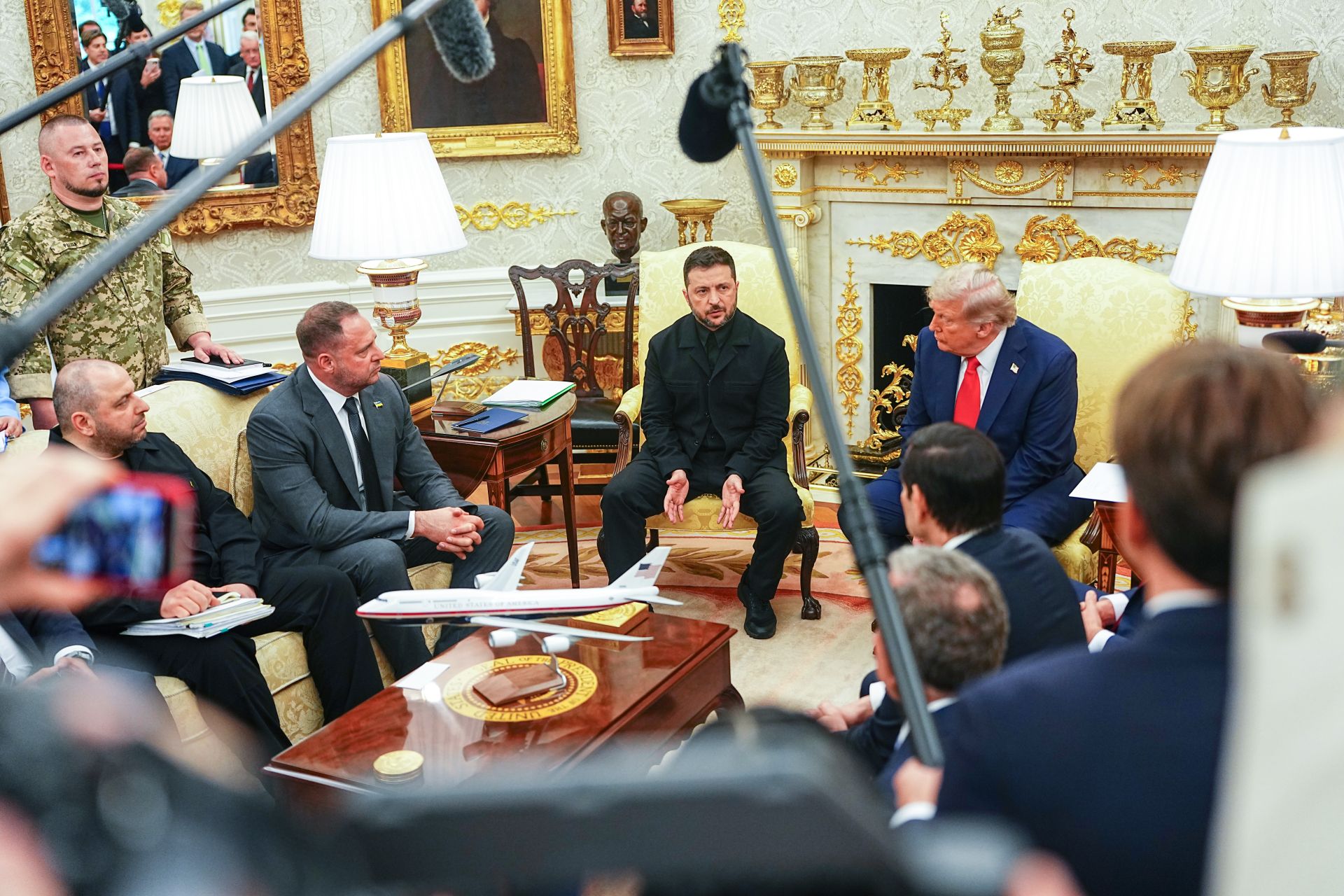 El encuentro entre Zelenski, Trump y líderes europeos en imágenes