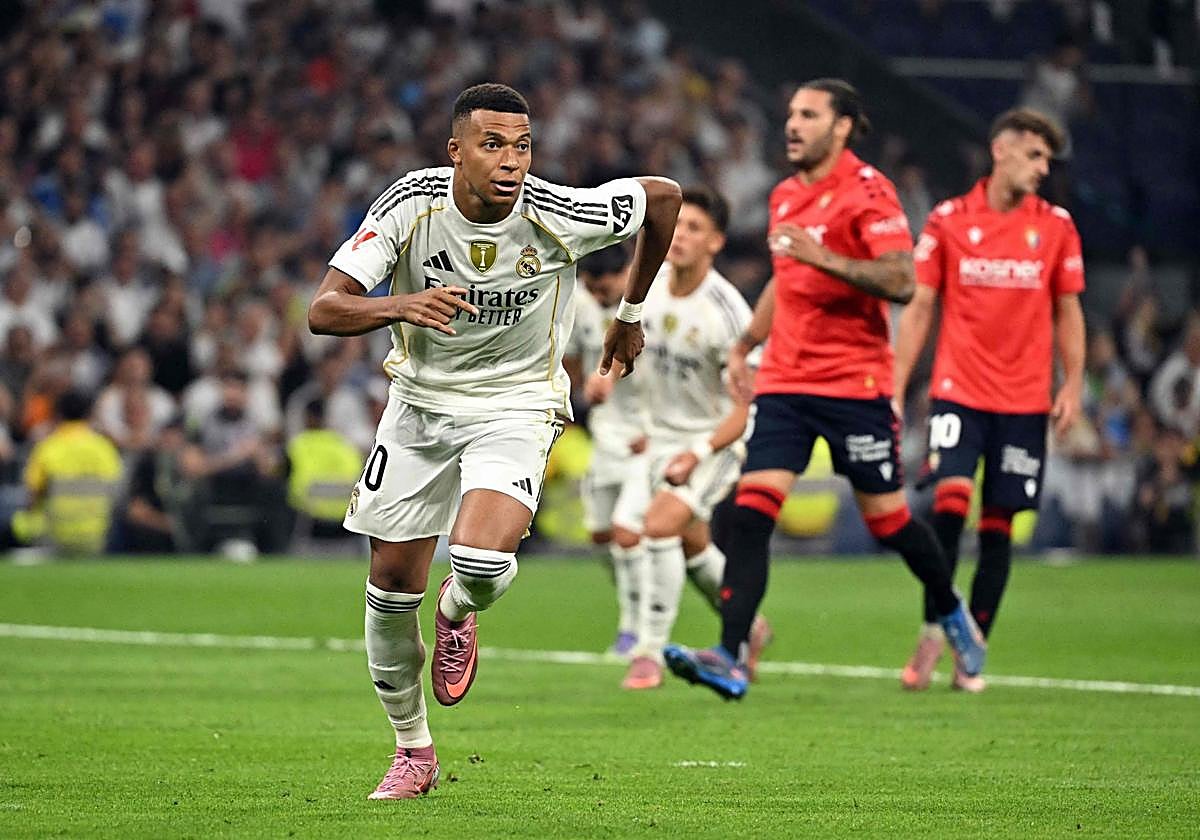 Kylian Mbappé celebra el gol que le dio el triunfo al Real Madrid ante Osasuna.