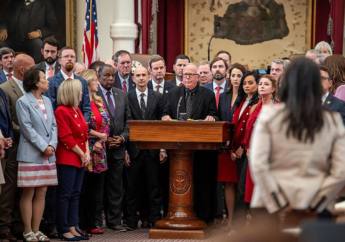 Los demócratas protestaron de todas las formas posibles, pero perdieron la batalla