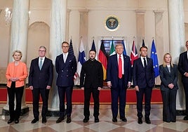 El presidente de Estados Unidos, Donald Trump, junto a los representantes de la Unión Europea y el presidente de Ucrania, Volodimir Zelenski.