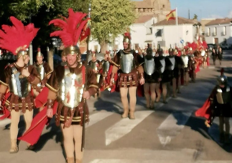 Niegan a las mujeres desfilar con la Centuria Romana en las procesiones de un pueblo de Ciudad Real
