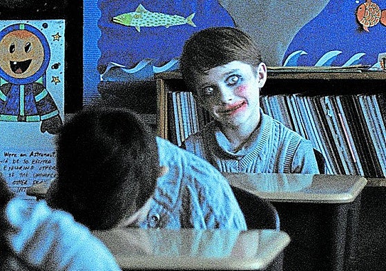 El pequeño Cary Christopher en 'Weapons', número uno en la taquilla.