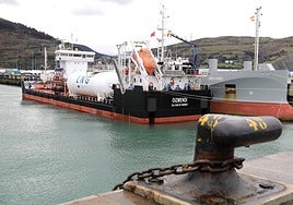 El puerto de Bilbao acgió en 2018 la primera operacóîn de carga de gas natural licuado (GNL) de un barco a otro que se realizaba en todo el Arco Atlántico y el Mediterráneo.