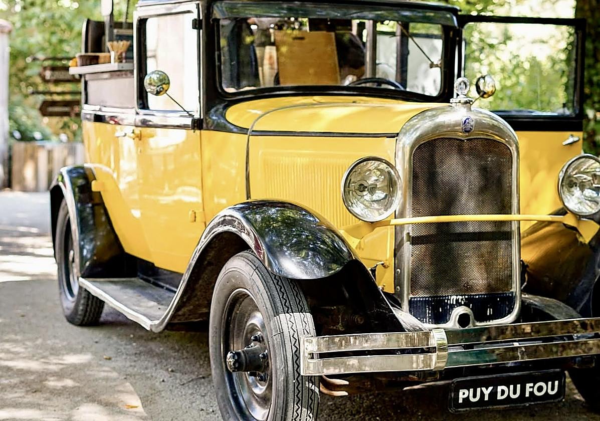 Imagen de un coche de Puy Du Fou.