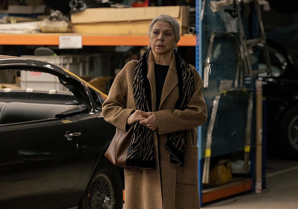 Kiti Manver, en un fotograma de 'Dos tumbas'.