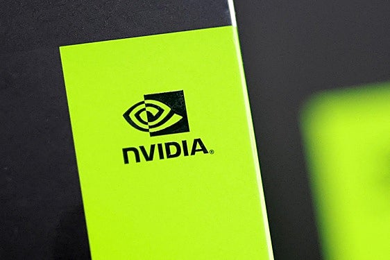 Nvidia sigue haciendo caja con la IA: gana 26.422 millones, pero 'asusta' al mercado