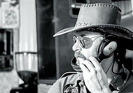 Iván 'Guirimbi' poniendo música.