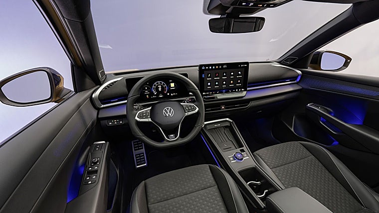El interior está en línea con los últimos modelos de Volkswagen, como el Tayron.