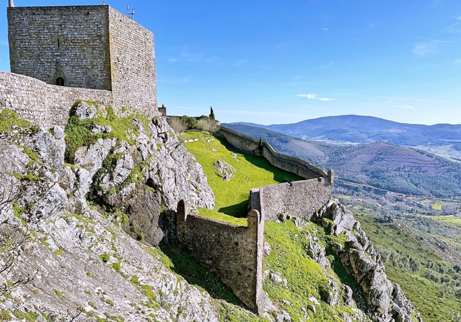 Castillo a mil metros. Marvão, pueblo más alto de Portugal.