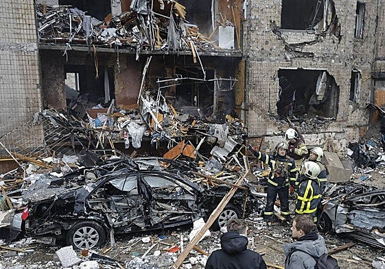 Europa acusa a Rusia de «sabotear la paz» tras un ataque masivo contra Kiev con 23 muertos