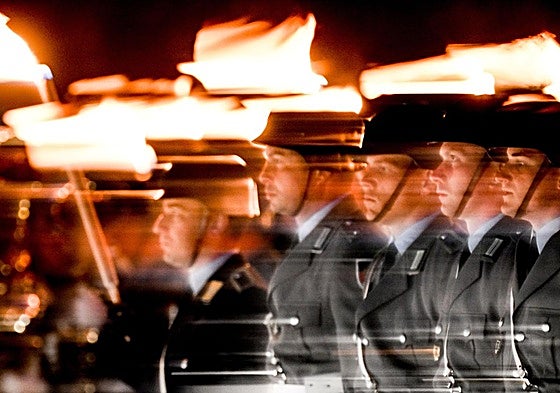 Soldados alemanes participan en una ceremonia militar.