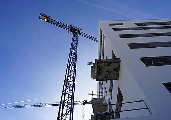 Edificio de viviendas en construcción.