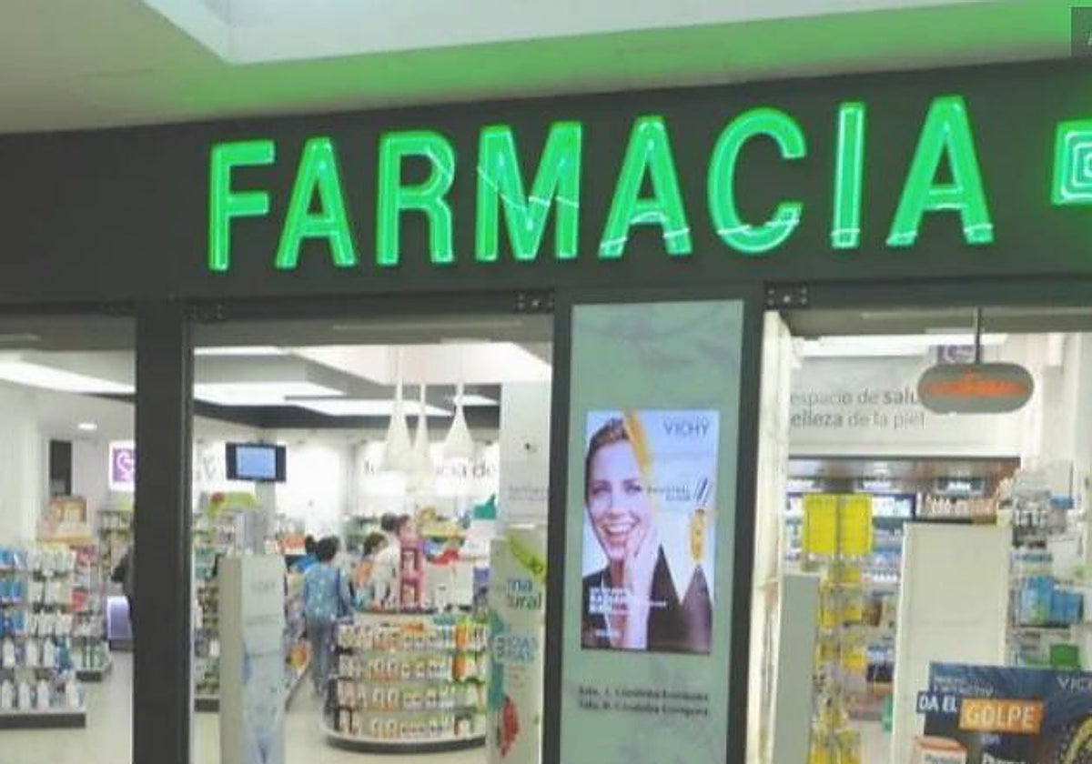 Exterior de una farmacia.
