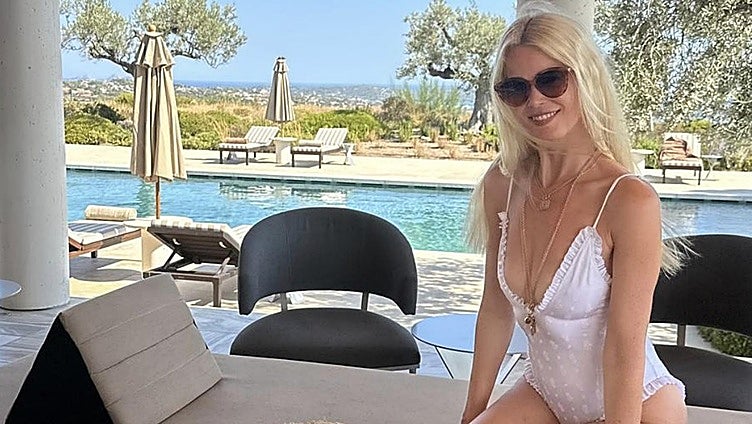Claudia Schiffer cumple 55 en Grecia, su paraíso veraniego