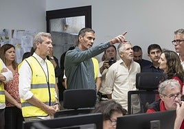 Pedro Sánchez visita Orense durante la ola de incendios.