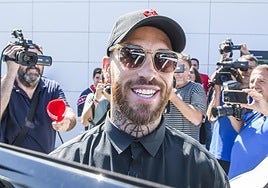 Sergio Ramos a su llegada al Aeropuerto de San Pablo de Sevilla.
