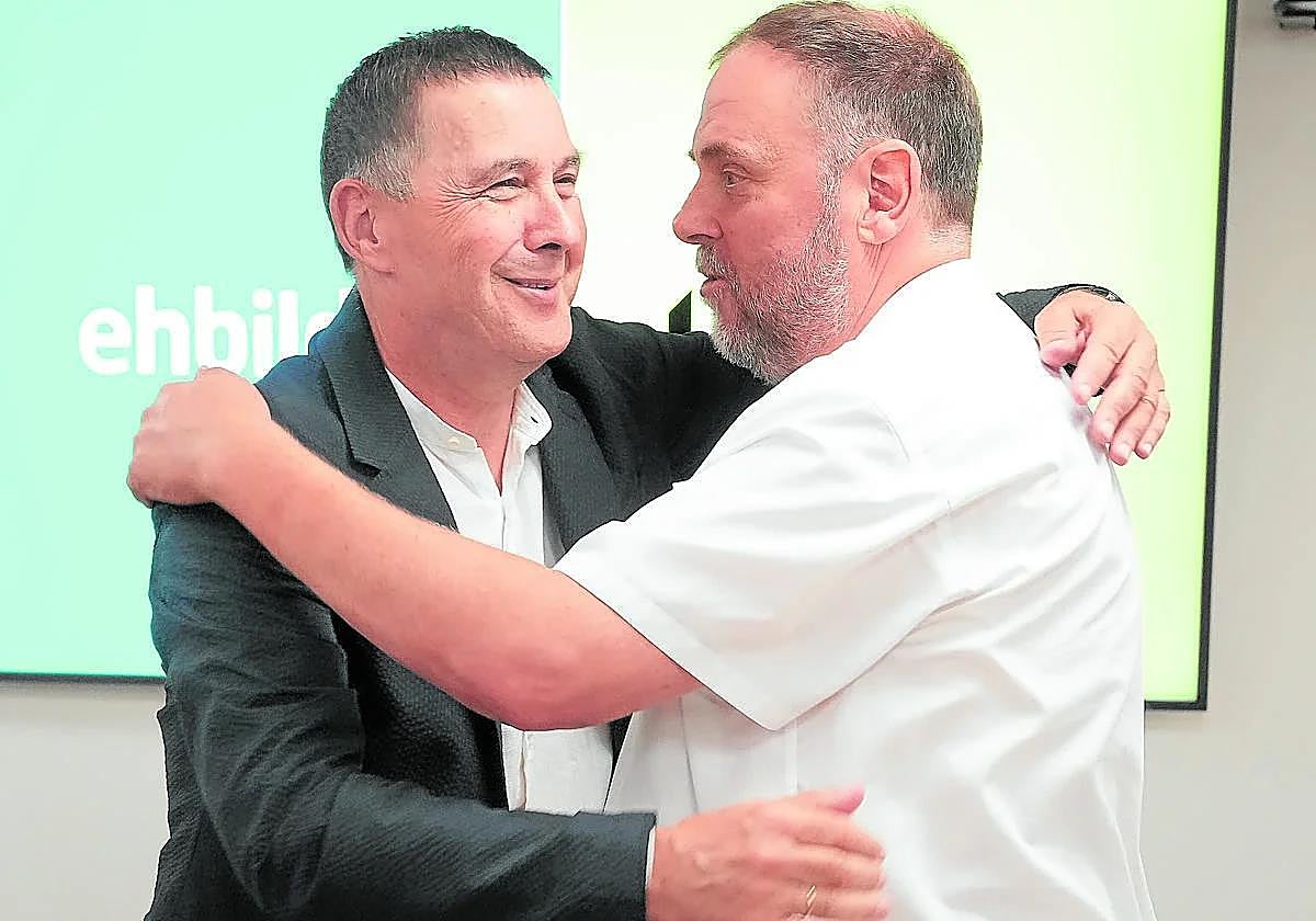 Arnaldo Otegi, líder de EH Bildu, junto a Oriol Junqueras, líder de ERC