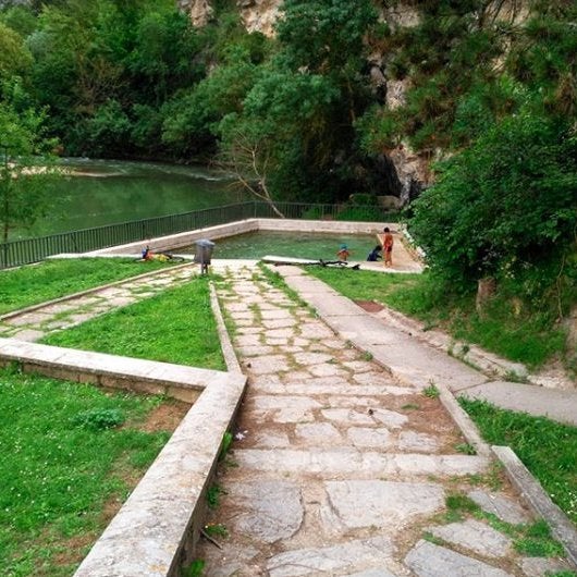 Esta piscina natural está en la ciudad más bonita de Navarra: es perfecta para refrescarse en verano