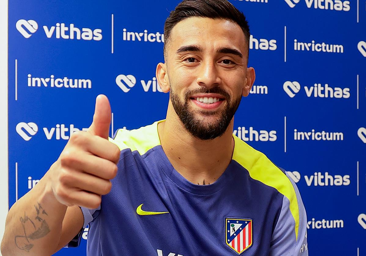 Nico González, durante el reconocimiento médico del Atlético