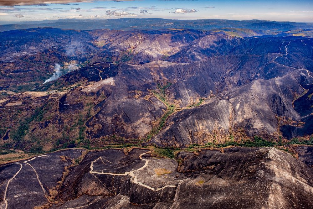 Incendio de Chandrexa de Queixa (Ourense), en el Macizo Central Ourensano. El incendio ha afectado a importantes zonas protegidas e incluso el Parque Natural de O Invernadeiro.