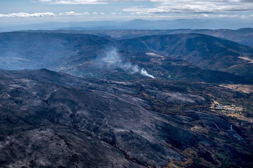 Incendio de Chandrexa de Queixa, iniciado en la parroquia de Parafita, Ourense. Constituye un área protegida con calificación de Zona Especial de Conservación.