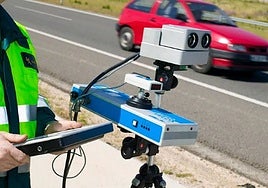 Uno de los helicópteros de la DGT que vigilan el tráfico