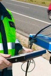 Las multas de los radares camuflados logran batir el récord de recaudación para la DGT