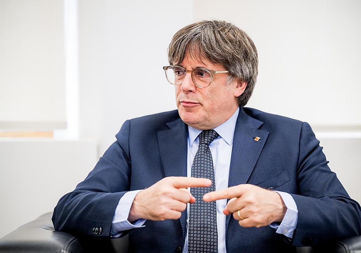 Carles Puigdemont, ayer durante la reunión con Salvador Illa