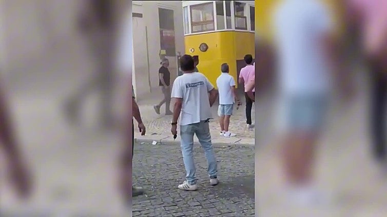 Al menos 15 muertos tras descarrilar el turístico funicular de La Gloria en Lisboa