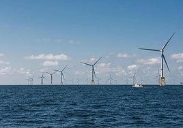 Imagen de parte del parque eólico marino construido por Iberdrola en la costa norte de Francia.