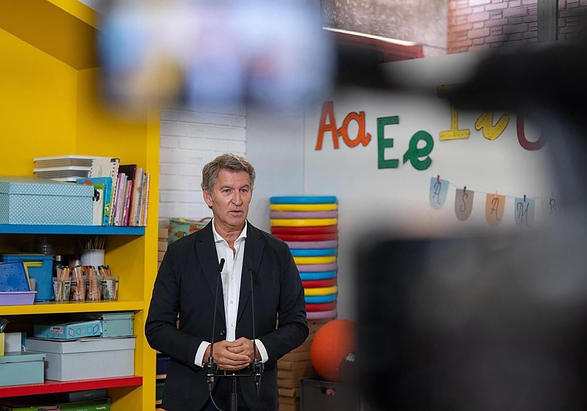 Feijóo, durante una visita a una escuela infantil en Guadalajara.