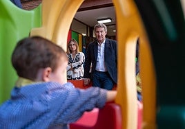 Feijóo, durante una visita este jueves a una escuela infantil en Guadalajara.