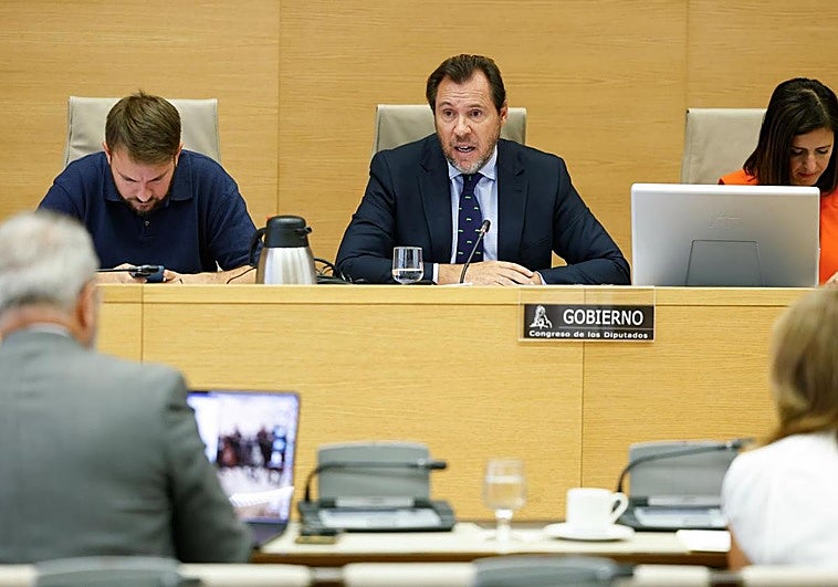El ministro de Transportes, Óscar Puente, comparece en el Congreso.