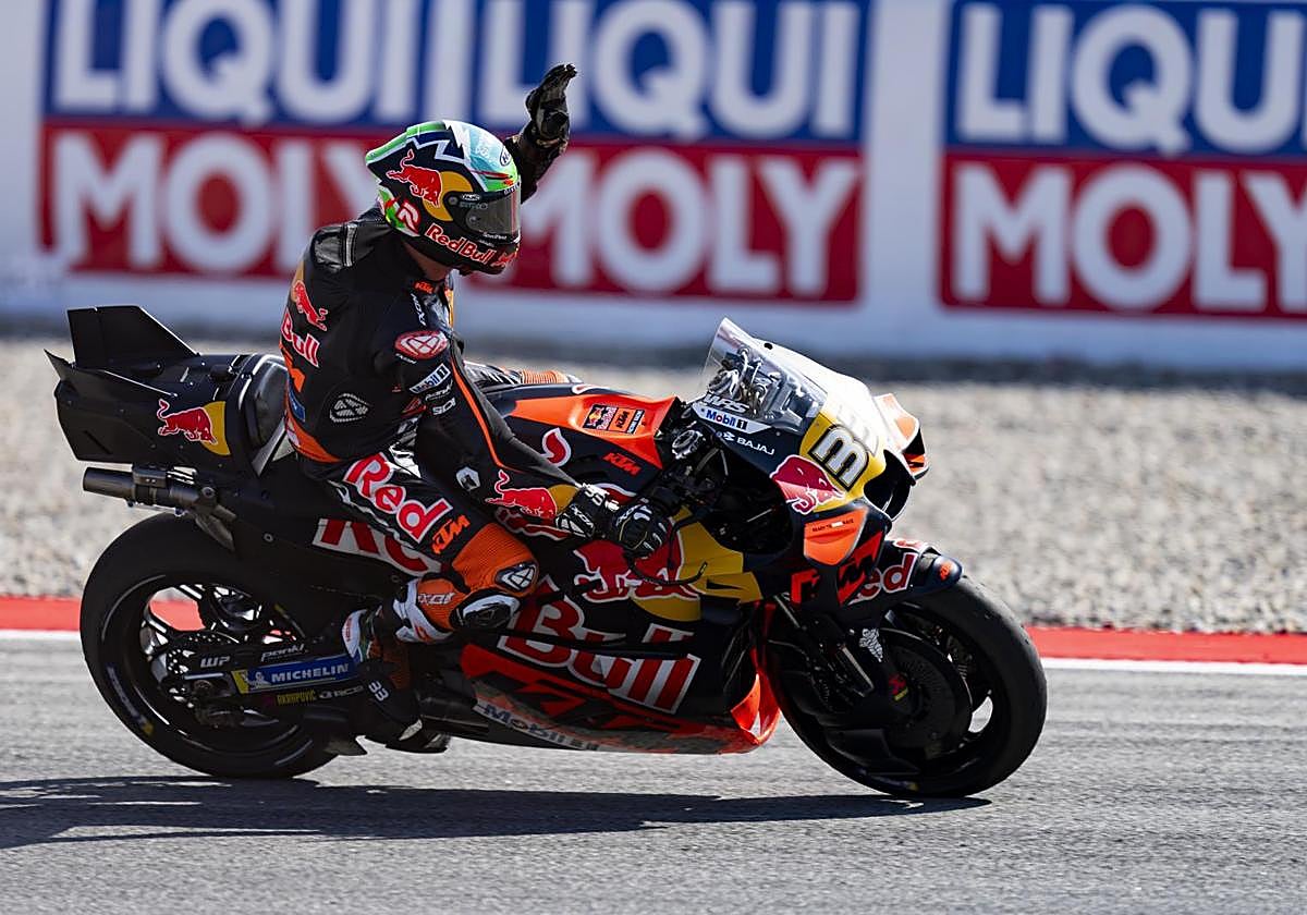 El sudafricano Brad Binder, primer dominador en Montmeló con su KTM.